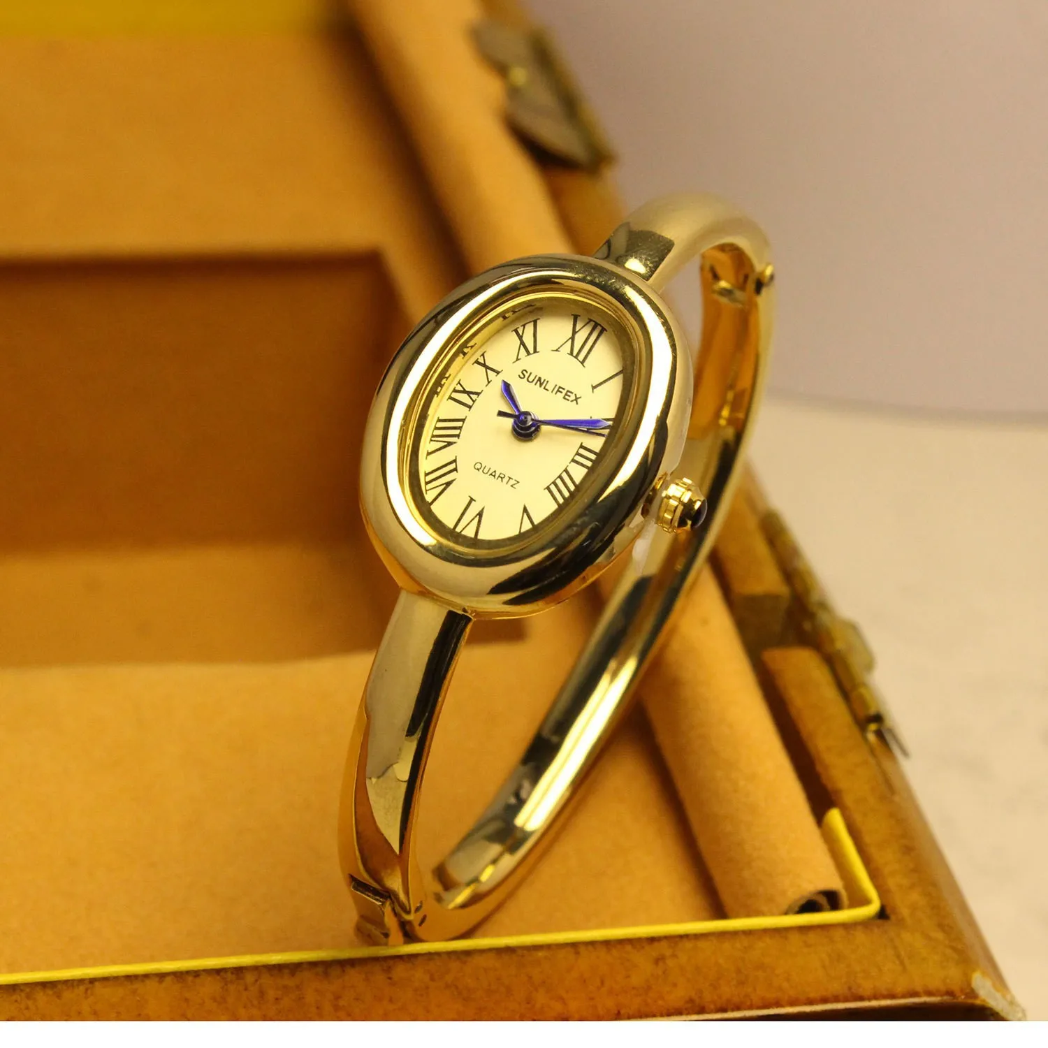 

Women Rome Dial Quartz Watch Brand Luxury Gold Colors Bangle Oval Wristwatch Relogio Feminino Gifts Clock Montre Femme