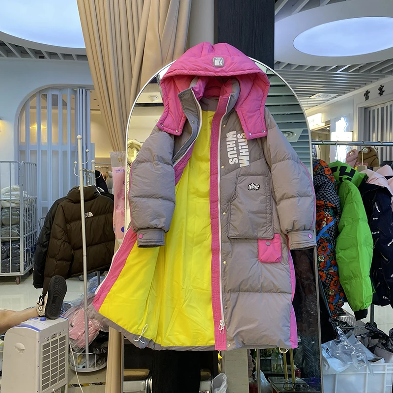 Piumino d'anatra bianco 90 color block alla moda Parka Cappotto caldo con cappuccio di media lunghezza per piumini europei larghi invernali