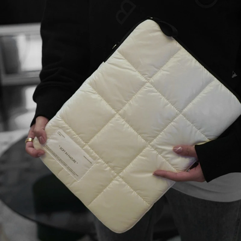 Frauen Padded Tablet Liner Tasche Puffy Fall für Ipad Air4 5 Pro 11 12,9 9th Apple Laptop Lagerung Beutel Weibliche mode Kupplung Tasche