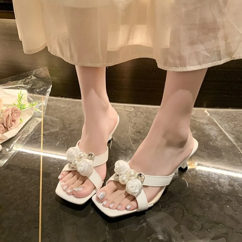 

Fashionable Floral Pearl Summer Sandals Women's Slip-On Shoes Elegant Mid Heel Slippers