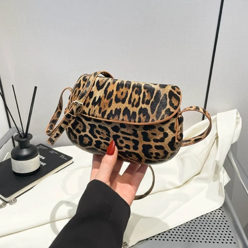 

New Vintage Saddle Crossbody Bag for Women, Small Minimalist Shoulder Purse, Versatile Casual Daypack