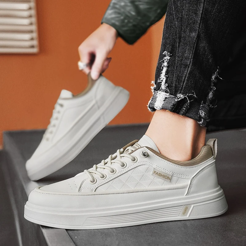 

Men's Rubber-soled Shoes with Flat Low Heel Round Toe Lace-up Style New High-quality Fashionable Multi-color Casual Shoes.
