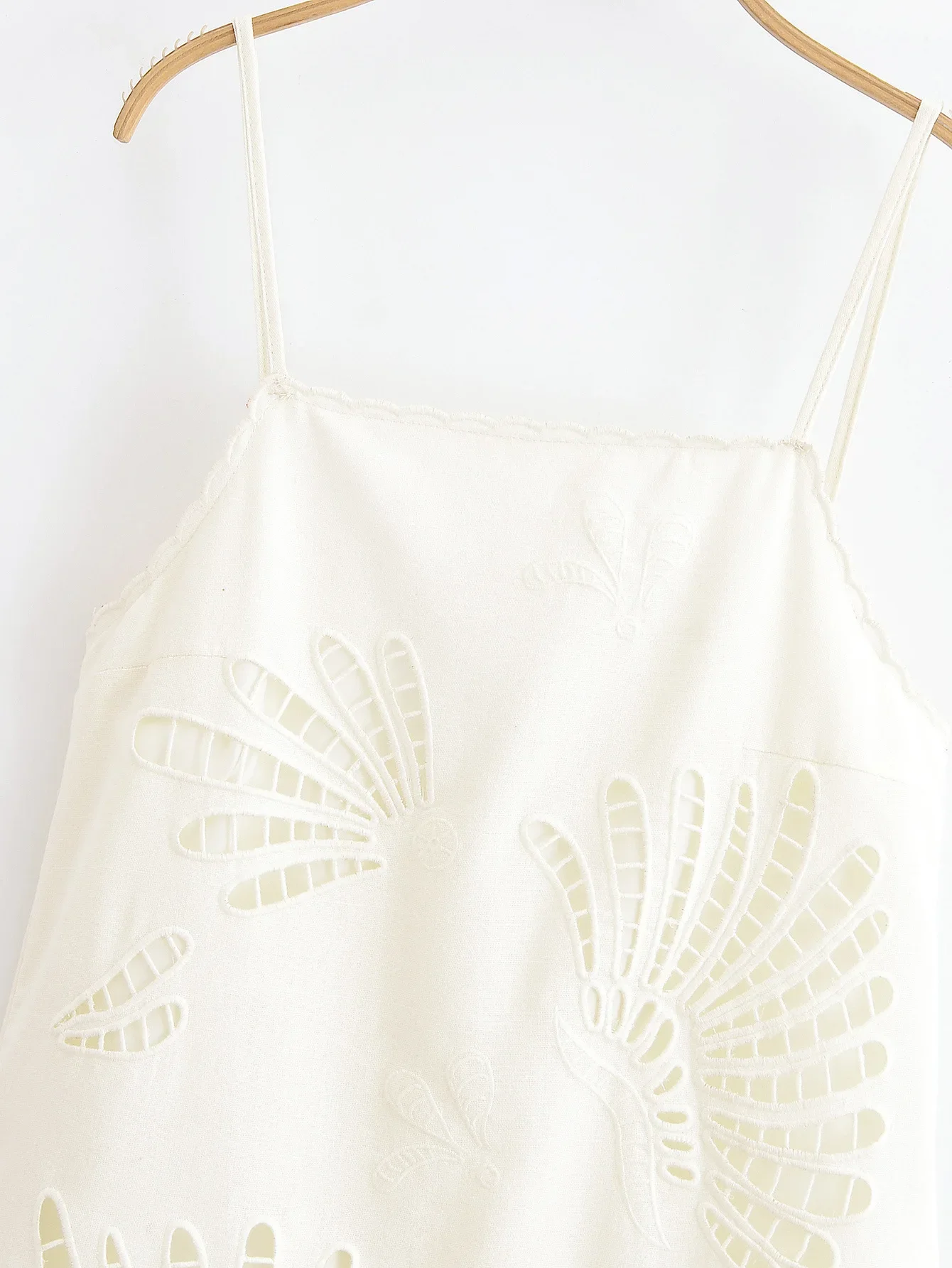 Modna ażurowa sukienka z haftem, letnia sukienka mini w kształcie litery A, sukienka damska z kwiatowym wzorem na haftkach, sukienka na ramiączkach z dekoltem typu hiszpanka, bez rękawów, sukienka na ramiączkach.