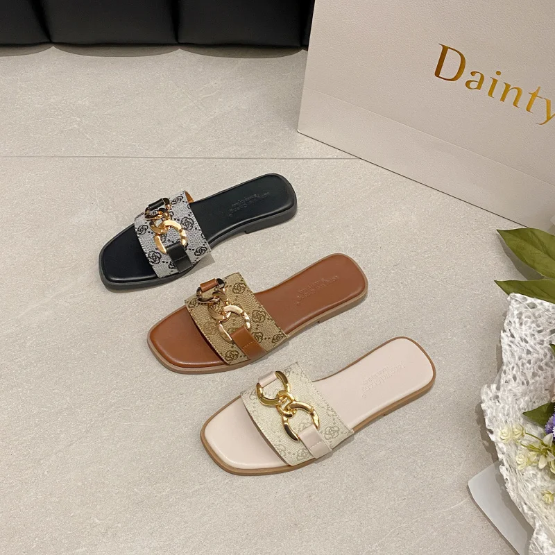 

Square-toed printed flat sandals for women2026New open-toe chain buckle women's sandals