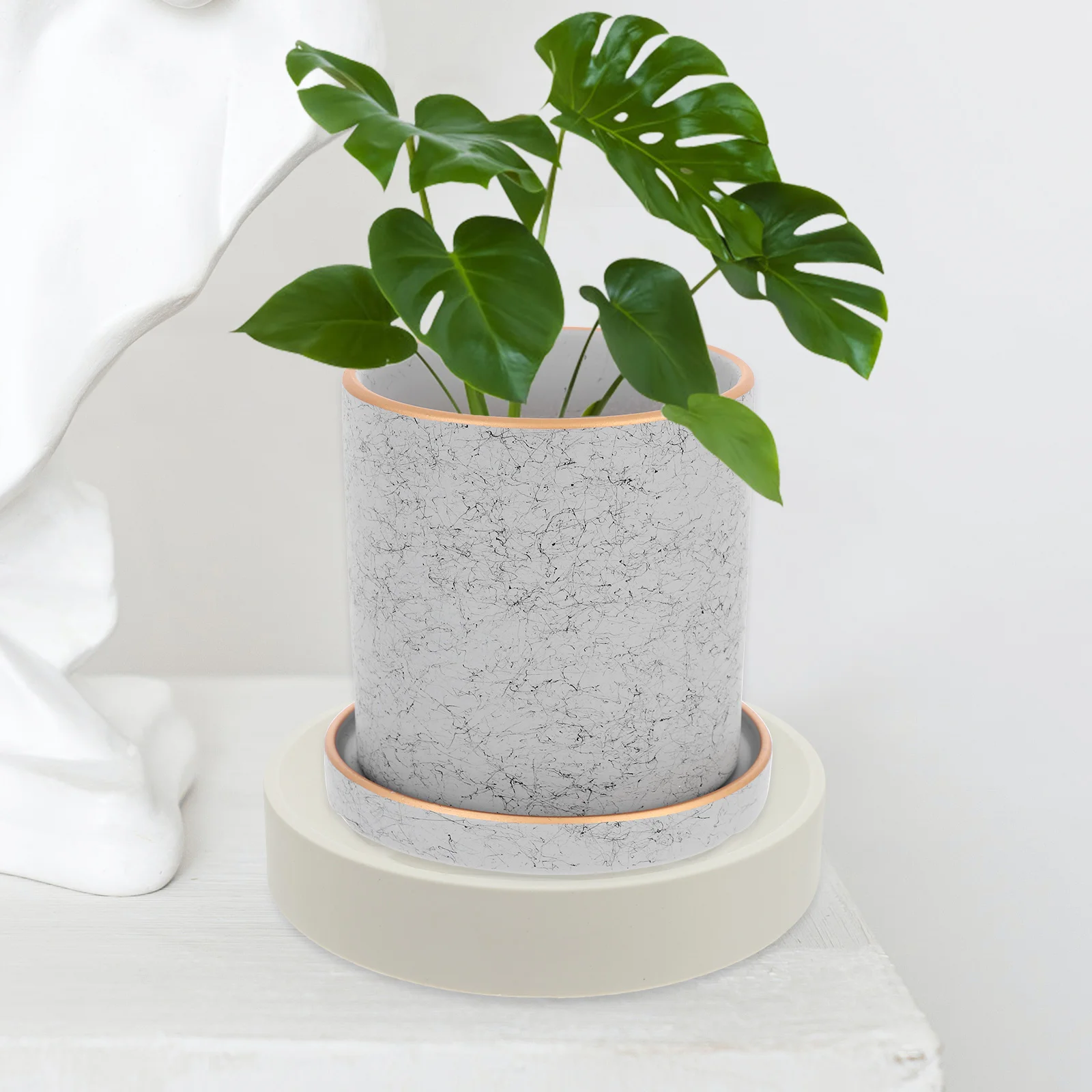 

Mobile Plant Pot Saucer Sturdy Tray Hidden Wheels for Indoor Plants Water Container Rolling Caster Planter Plates Bonsai Pot