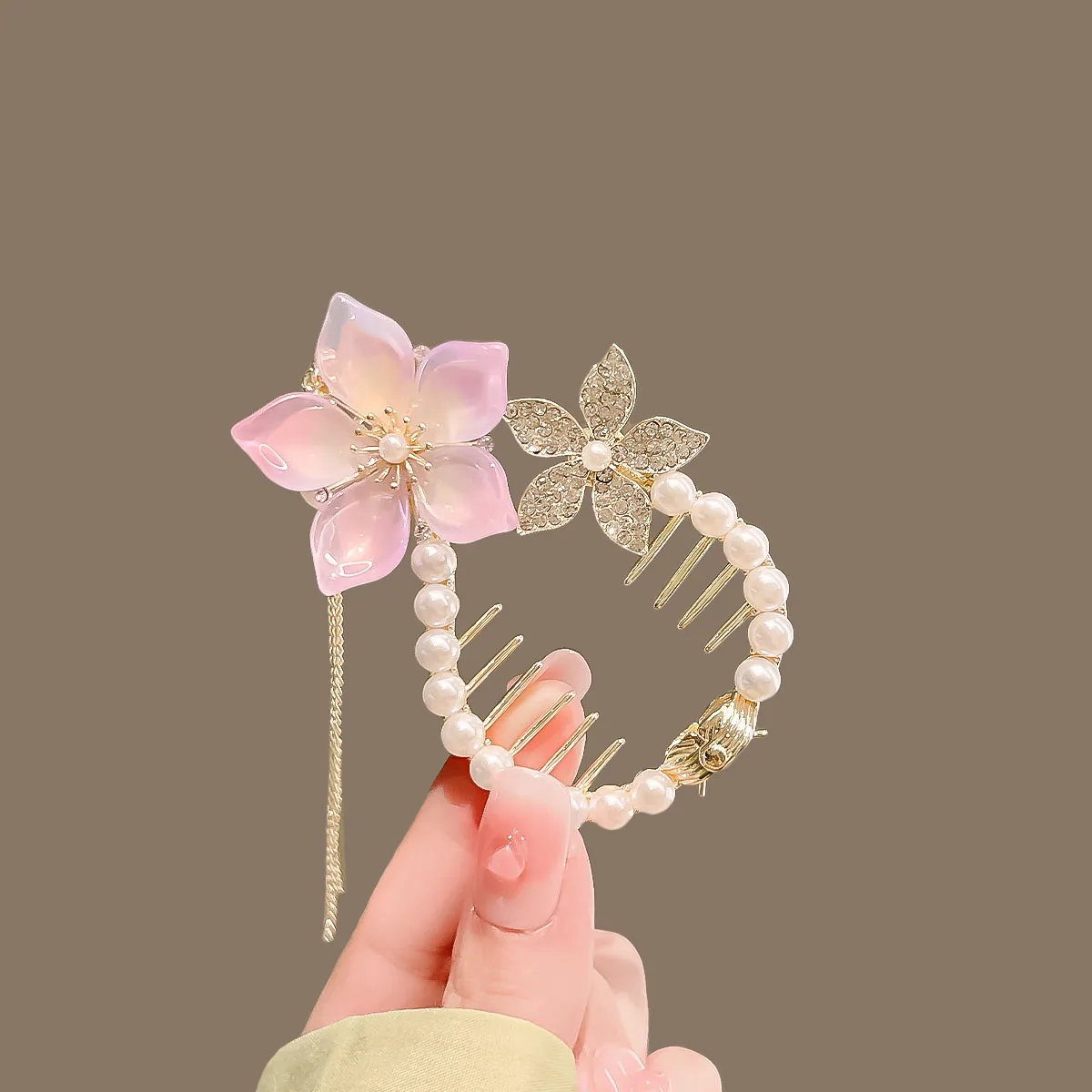 VANIKA New sweet tassel hair clip pill head pearl hair claw female elegant hair clip ponytail buckle tiara summer accessories