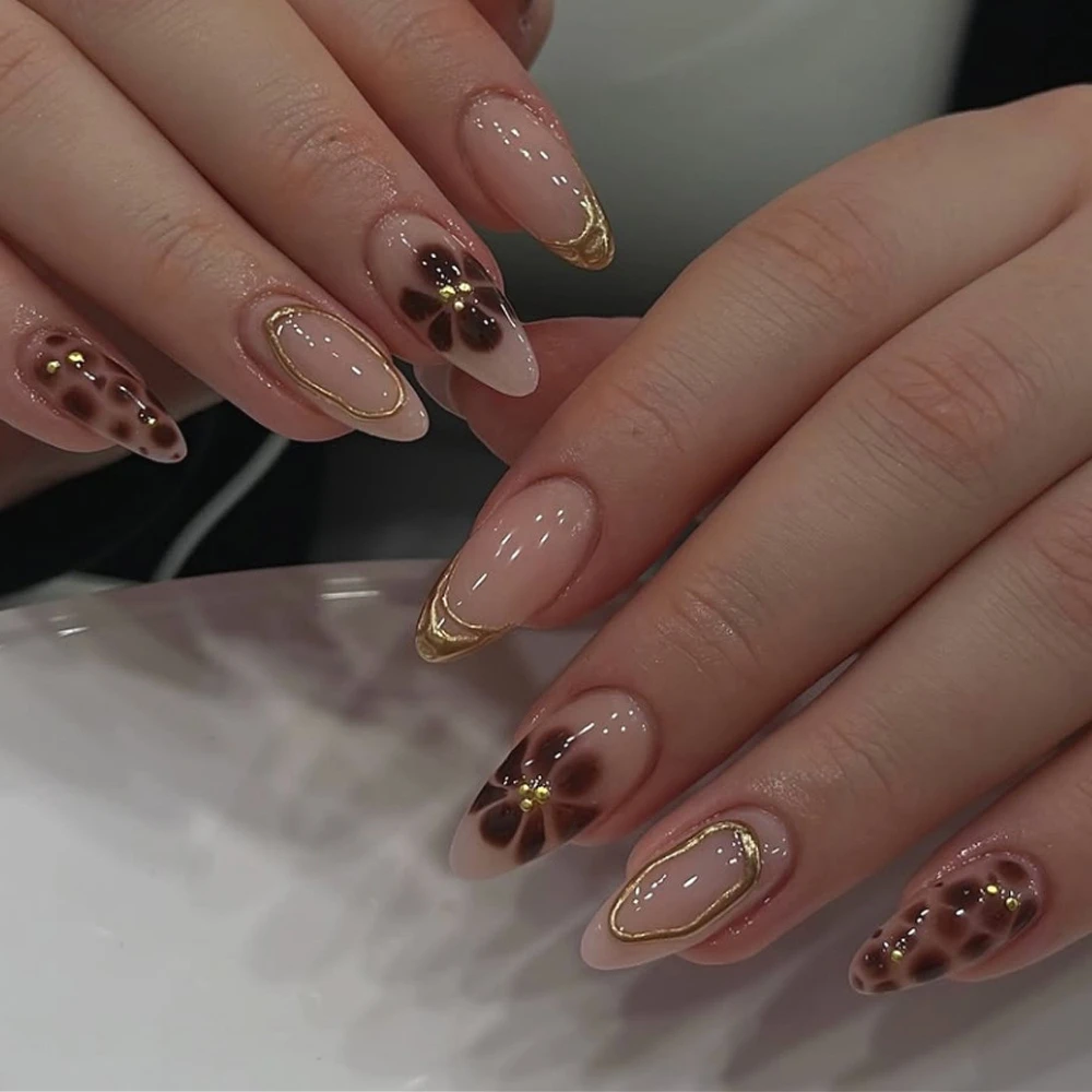 

Fashion Brown Flowers Nude Color Nail Art Gold French Almond False Nails Detachable Finished Fake Nails Press on Nails with Glue