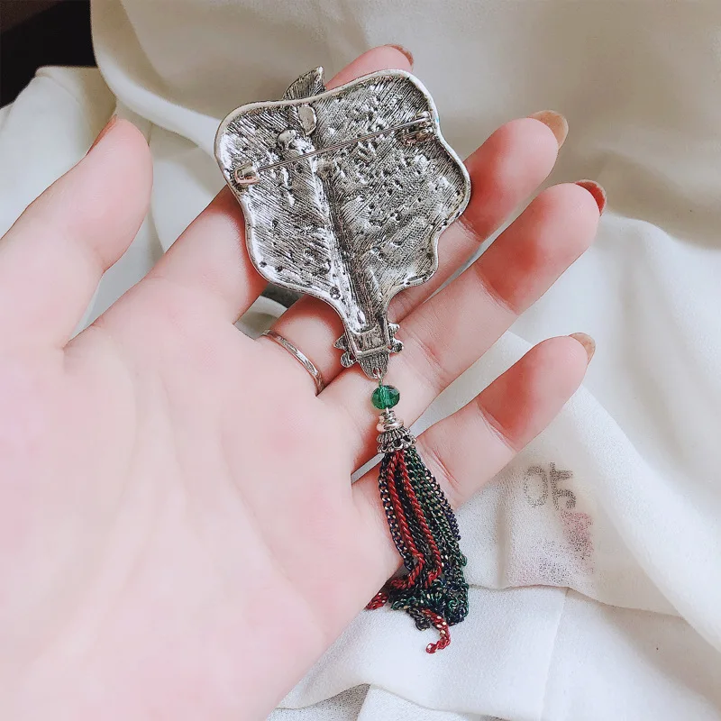 Chinese Classical Fan Brooch Female Vintage Enamel Flowers Banana Leaf Corsage High-grade Jacket Cheongsam Pins Accessories