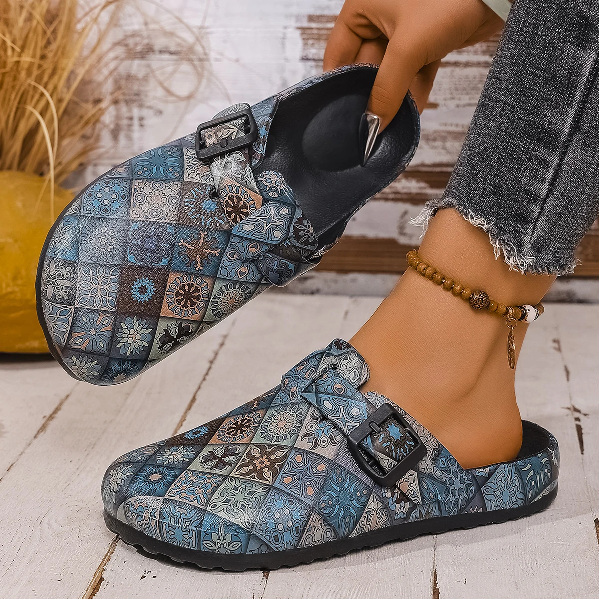 Mules pour femmes noires de style bohème, à talon compensé avec double bride, idéales pour un usage quotidien décontracté, les trajets domicile-travail ou les vacances.