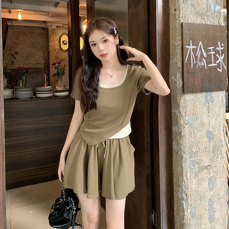 

2024 Women Summer New Leisure Sports Suits Female Fake Two-piece Short Sleeve Tops + Wide-leg Shorts Ladies 2 Piece Sets Z209