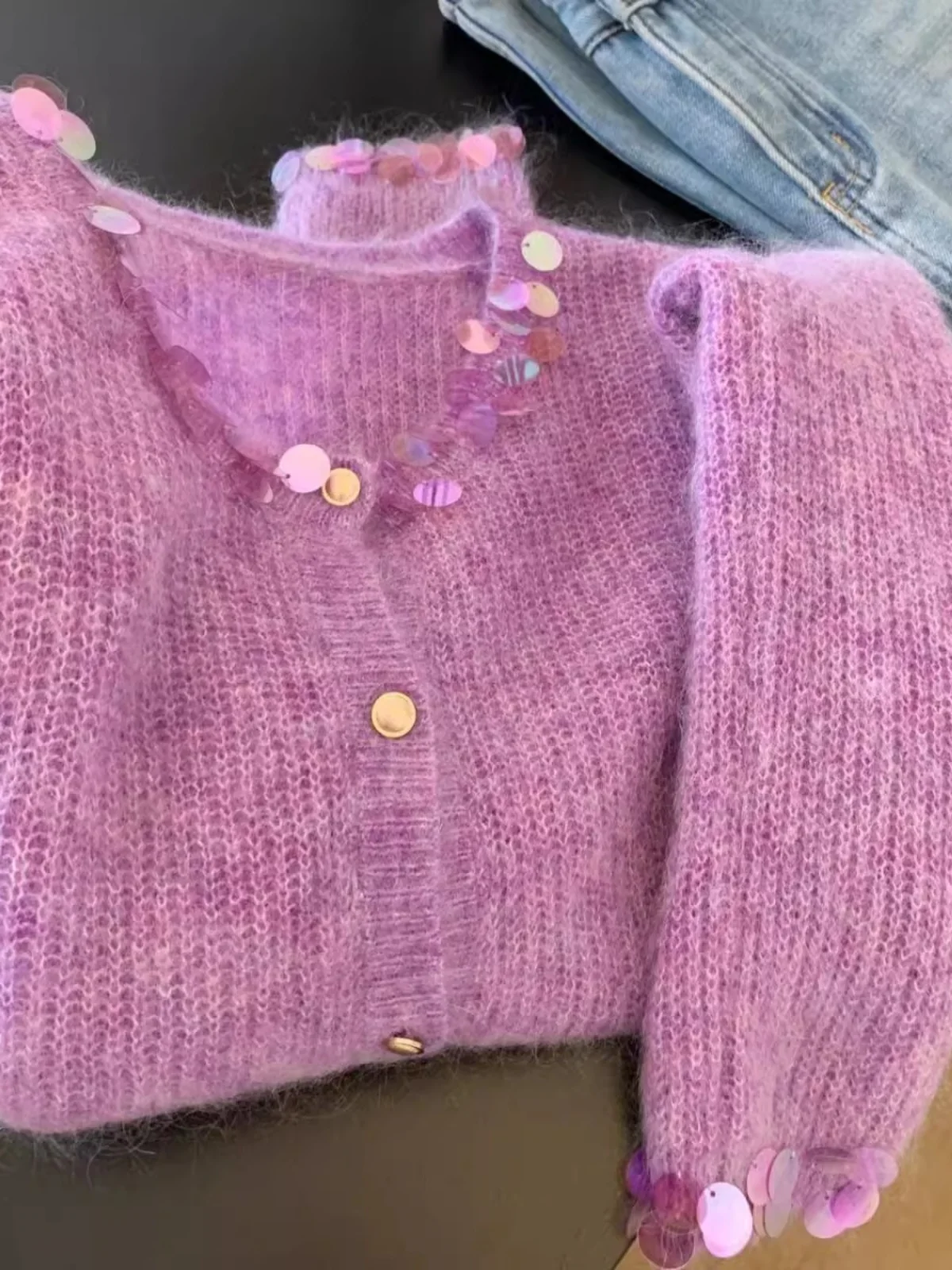 Paars gebreid vest met ronde hals en pailletten voor dames Temperament Nieuwe luie zachte stijl Zachte trui met enkele rij knopen