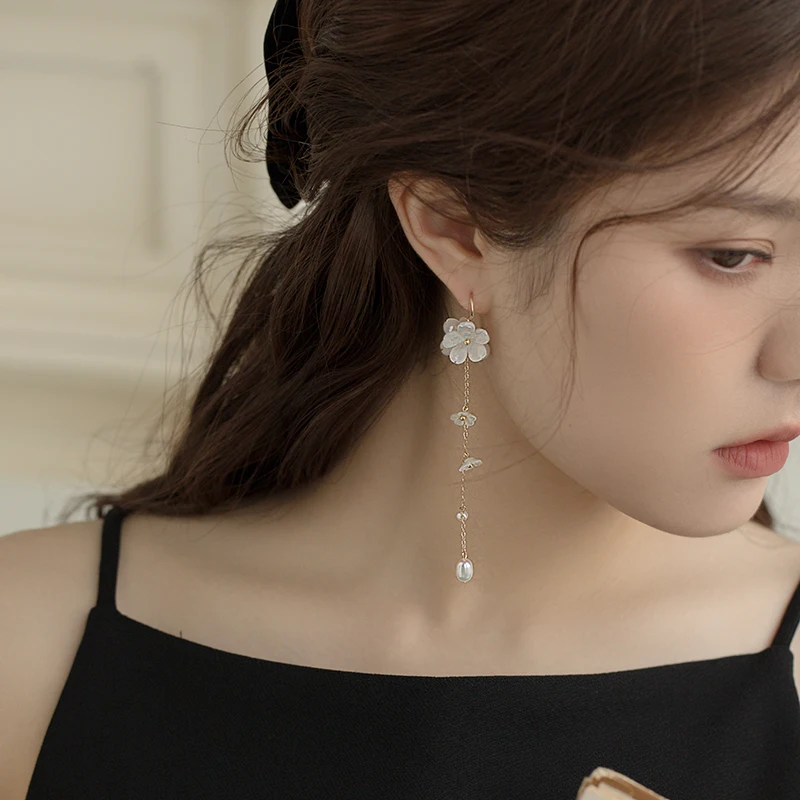 Elegantes-longues-manchettes-d'oreille-en-fleurs-de-cerisier-bijoux-inspires-des-contes-de-fees-accessoires-de-mode-pour-femmes-avec-perles-d'eau-douce-naturelles
