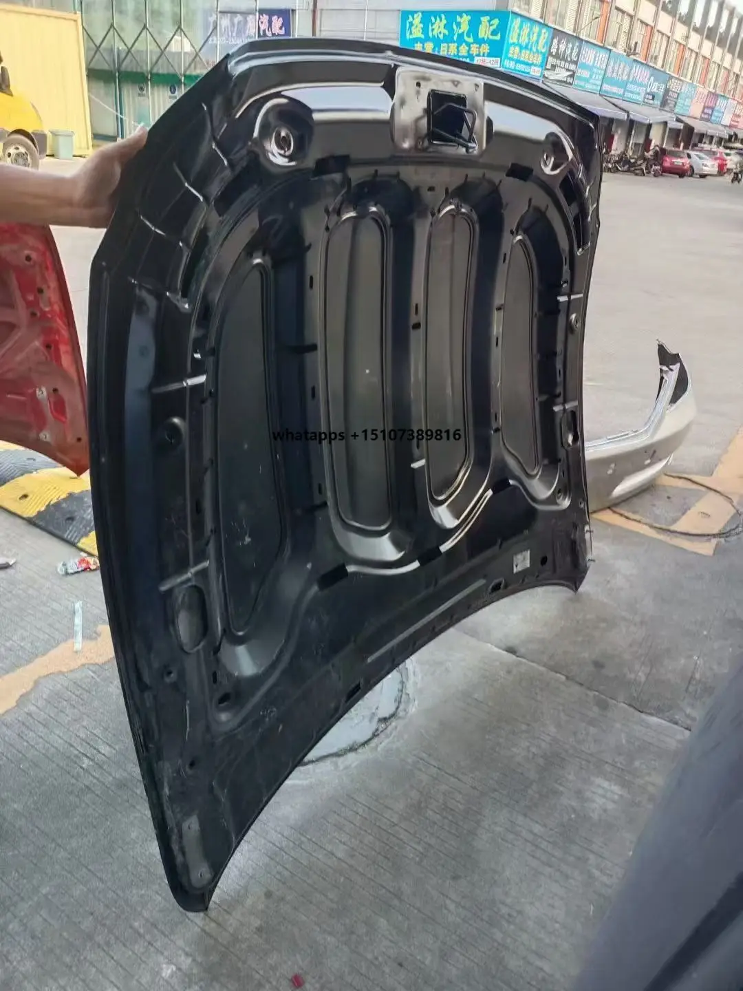 

Suitable for Masera t1 Quattroporte Engine Hood, with Bolts, in Brand Condition