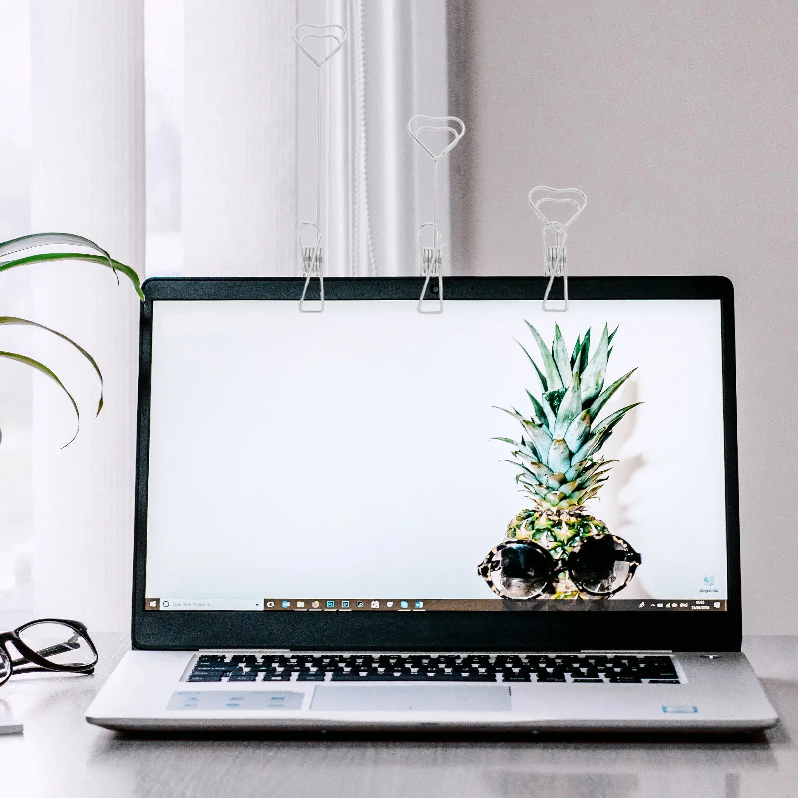 

6Pcs Card Clip Memo Holder Heart Shaped Metal Note Stand Desk Organizer Business Card Holder for Office Party Home Use