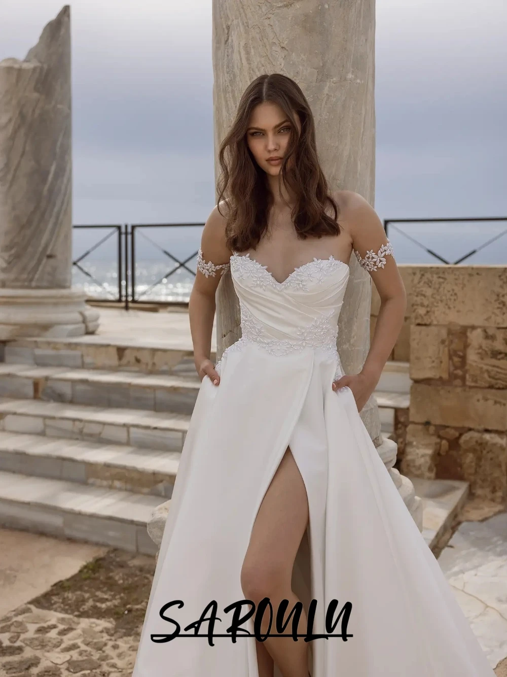 

Romantic Sweetheart Neck Satin Wedding Dress Flowy A Line Slit Bridal Gown Intricate Appliques Customized Bride Wear Long Train