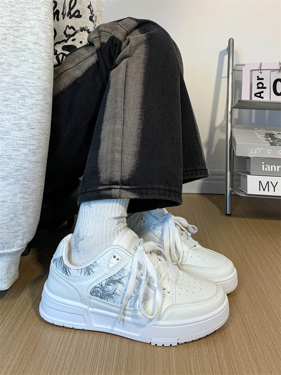 

Спортивная обувь, женские повседневные женские кроссовки, корзина, маленькие новые летние туфли для отдыха, маленькие белые туфли, корзина на танкетке, 2025 повседневные женские кроссовки