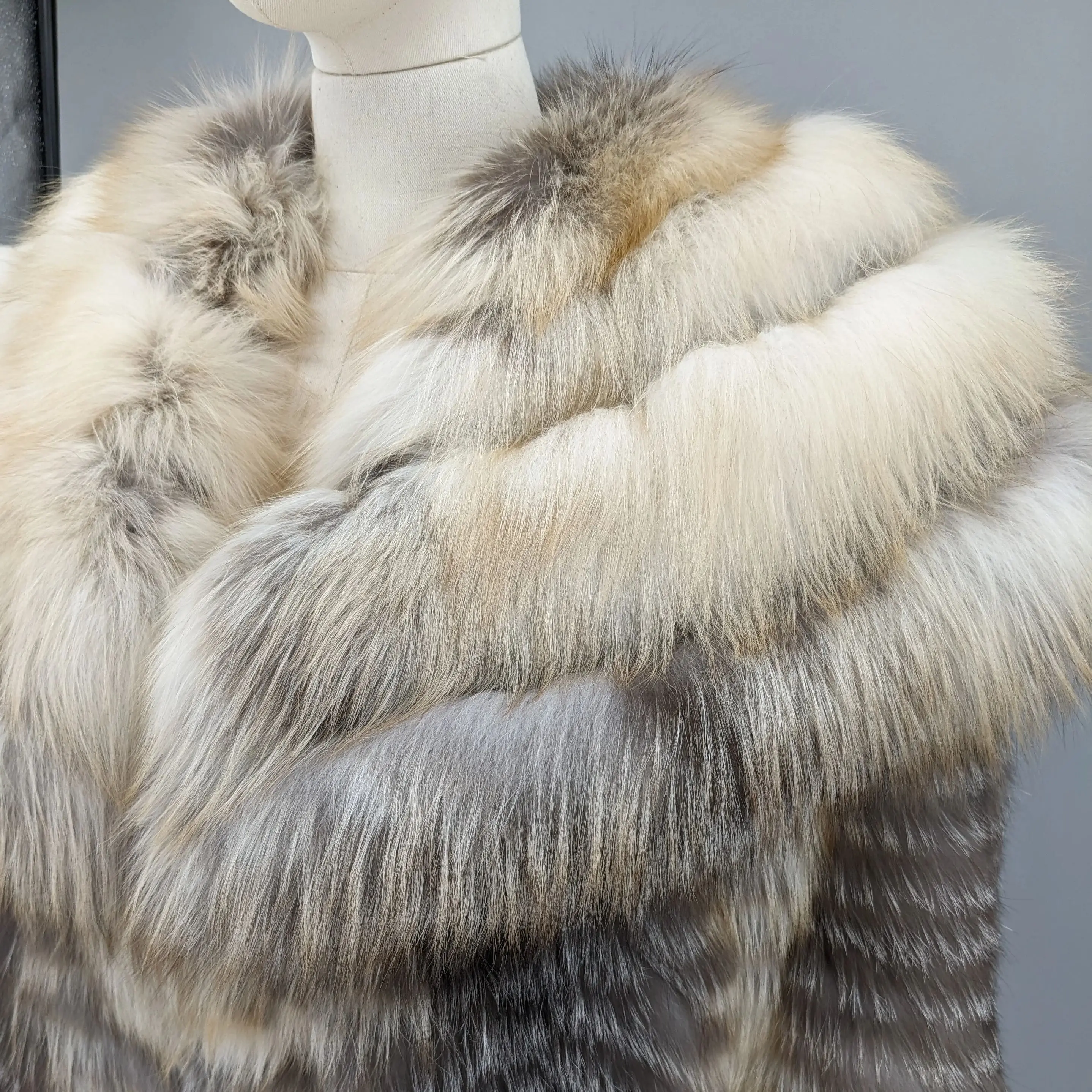 Cappotto lungo in vera pelliccia di volpe con grande lunghezza rovesciata 120 cm 250466