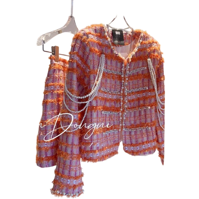 طقم بدلة تويد فاخر للسيدات أنيق بسلسلة من اللؤلؤ سترة قصيرة مطرزة + تنورة صغيرة نحيفة منقوشة مكونة من قطعتين