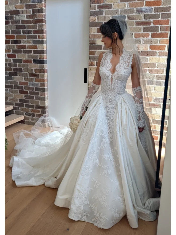 Customized Elegant Deep V-neck Princess Dress Wedding Dress with Detachable Sleeves Satin Lace Button Stickers Vestidos De Noiva