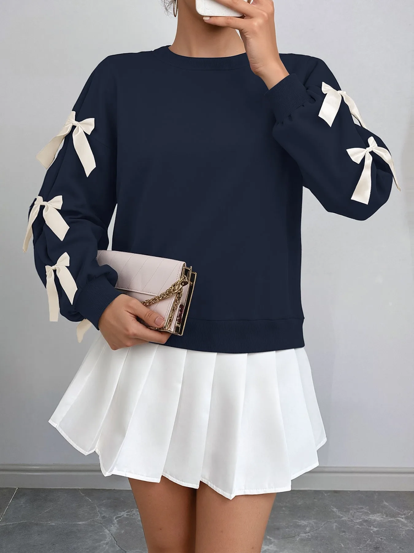 Round Neck Bow Sweatshirt Regular Length Sweet and Fresh with Pullover Patchwork Regular Sleeve Autumn Loose Fit Women Hoodie