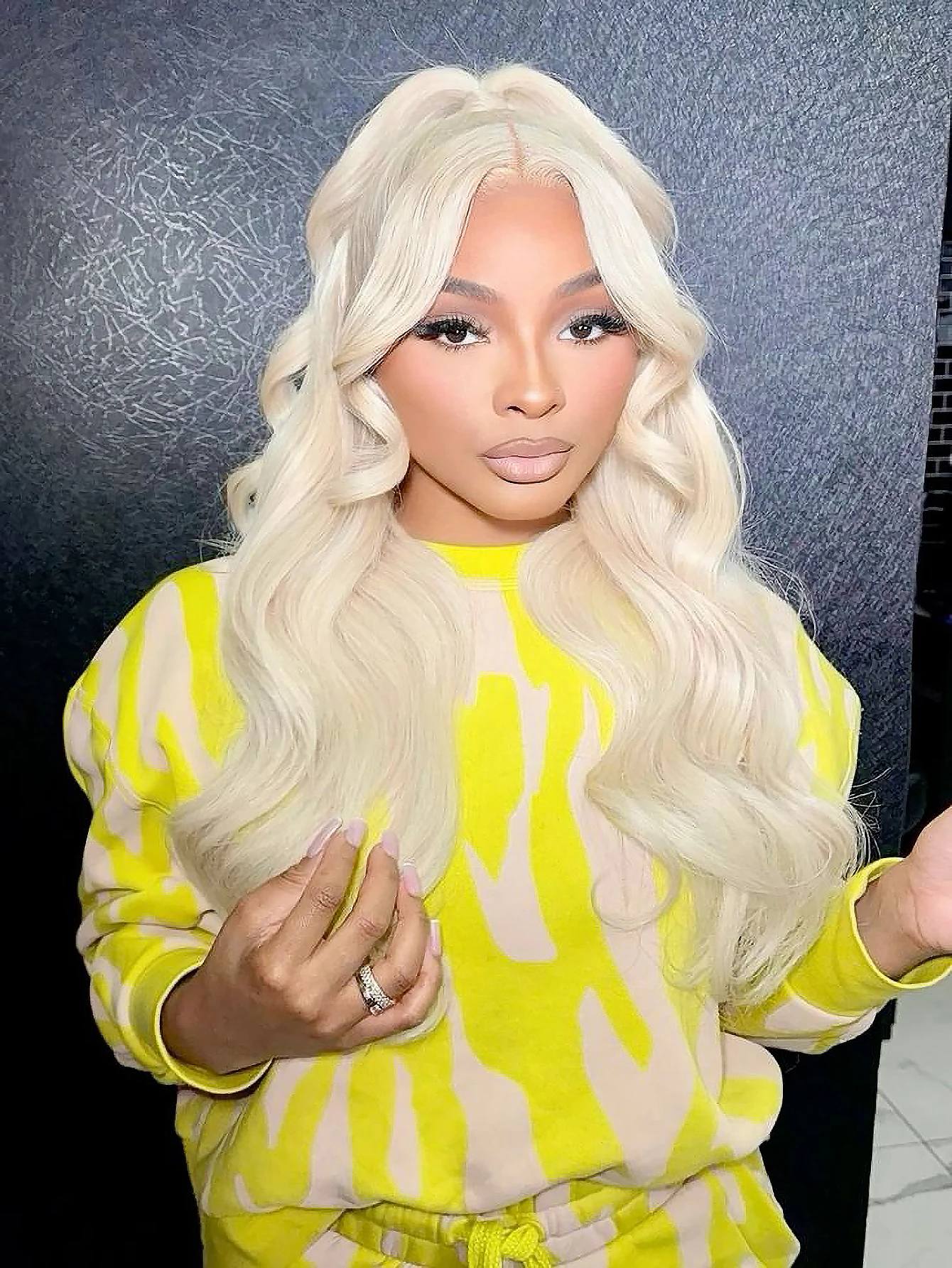 30インチ 250%密度 613人毛ウィッグ 13x4 HDレースフロントウィッグ ボディウェーブ レースフロントウィッグ ハニーブロンド人毛ウィッグ 女性用