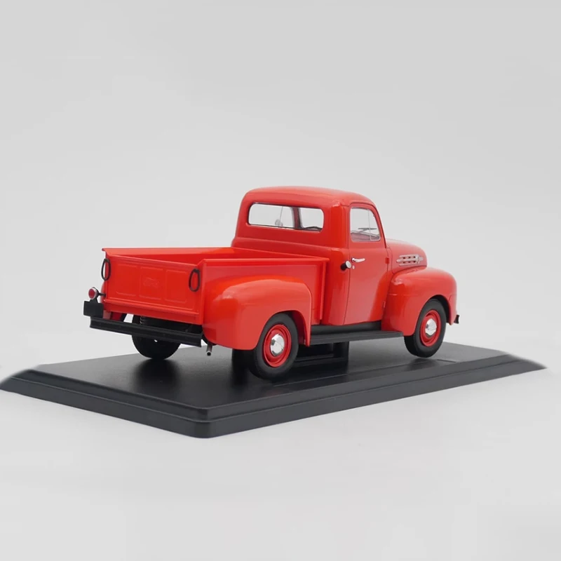 IXO Diecast 1:24 Scale F-1 pickup Alloy Car Model Finished Product Simulation Toy Collection Gift Static Model Display