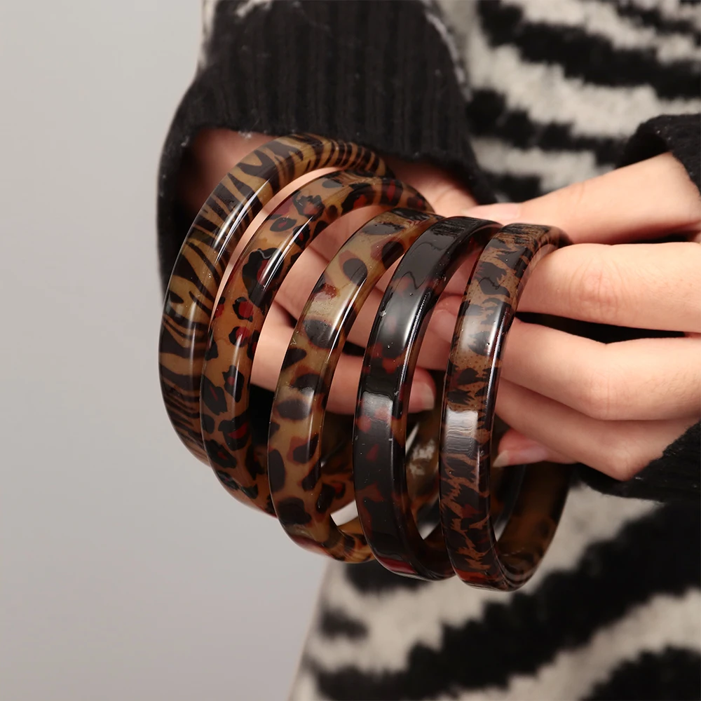 Vintage Leopard Round Resin Bangle Bracelets for Women Acrylic Geometric Leopard Print Cuff Bangles 2026 Fashion Jewelry