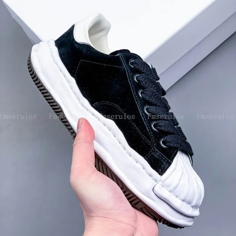 2025 New Unisex Casual Shoes Sneakers Round Toe Lace Up Thick Sole Solid Men Women Comfort Flats Fashion Design Walking Shoes