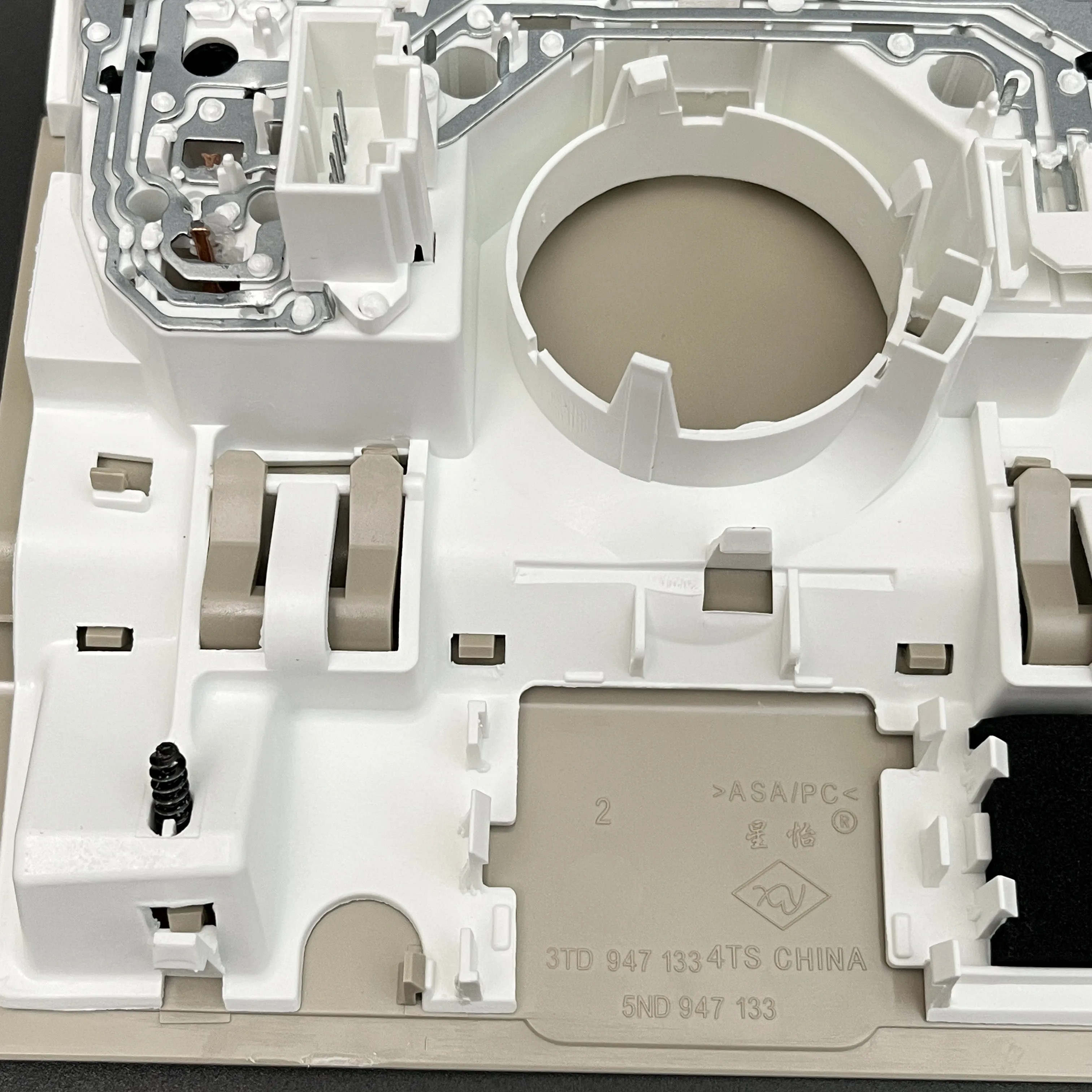 56 د 947105 مصباح قراءة على شكل قبة أمامية باللون البيج والرمادي بدون مفتاح فتحة سقف لسيارة VW Passat B6 Golf 5 6 Tiguan Karoq Octavia Superb #3