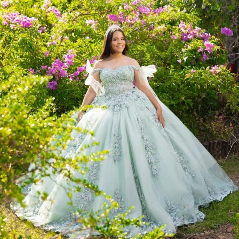 

Голубые платья Quinceanera по индивидуальному заказу с открытыми плечами, блестящая аппликация, 3D цветок, кружевной бант, длинный хвост, Vestido 15, Quinceanera