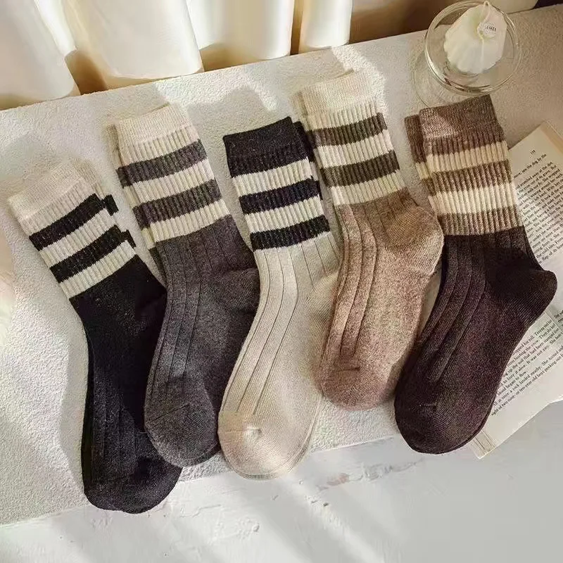 5/10 Paar Winter Wald Retro Sport Socken Frauen Herbst und Winter Mittel rohr Socken Frauen Socken Frühling gestapelte Socken