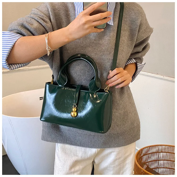 Tas Bucket Berkilau Mengkilap - Tas Jinjing Kapasitas Besar dengan Tali yang Dapat Dilepas dan Disesuaikan untuk Berbagai Cara Membawa