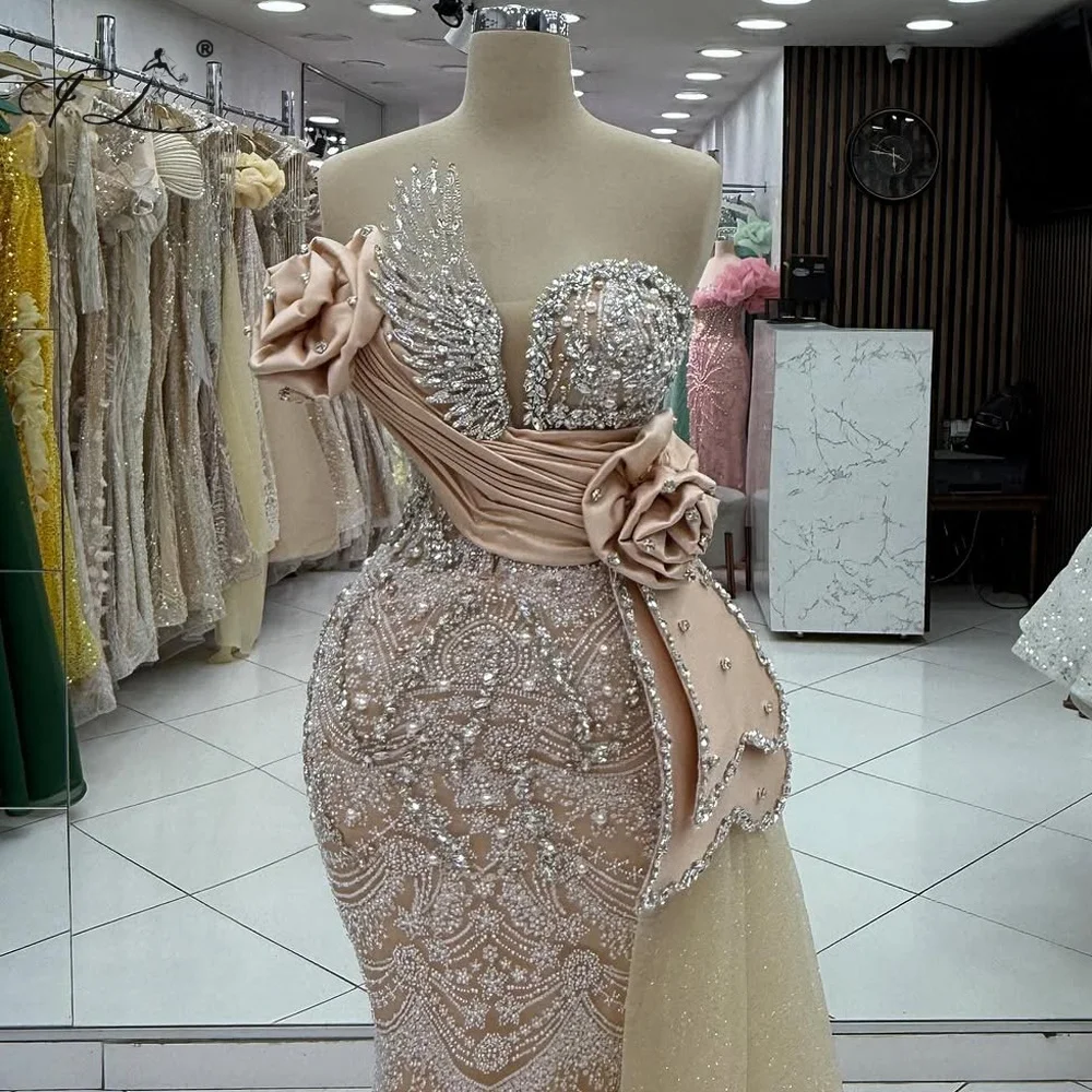 

Вечернее платье с хрустальными крыльями и тюлевым шлейфом. Платье русалки с цветочным V-образным вырезом. Вечерние и праздничные платья цвета шампанского. Настраиваемые.