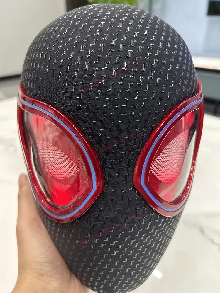 Gorące zabawki mil Spider-Man 1:1 nakrycia głowy Cosplay ulepszenie ruchomych oczu emitują światło elektroniczny pilot do zdalnego sterowania