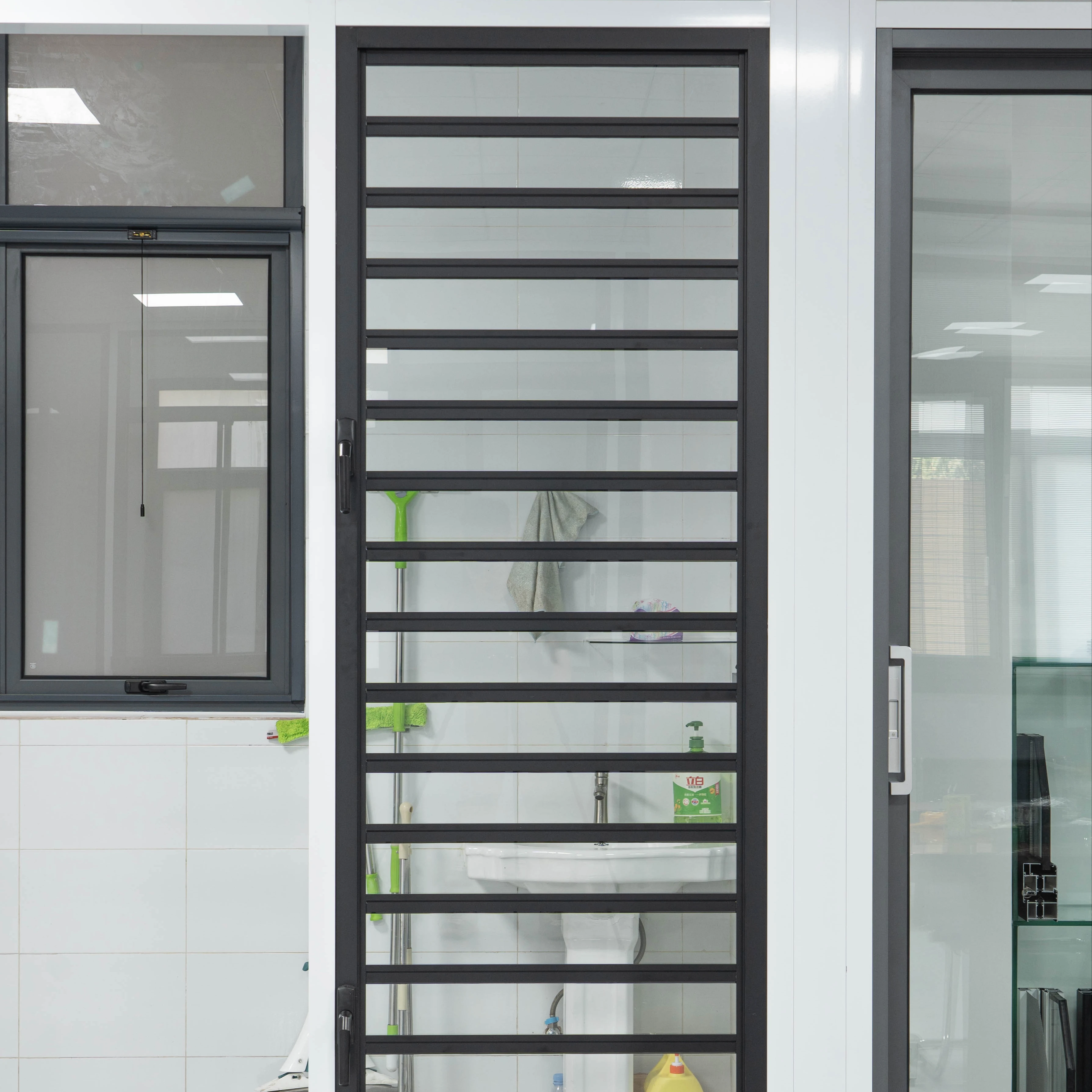 Safety Electric Aluminum Remote Control Riot Interior and Roller Shutter Roll Up Safety Blinds Windows