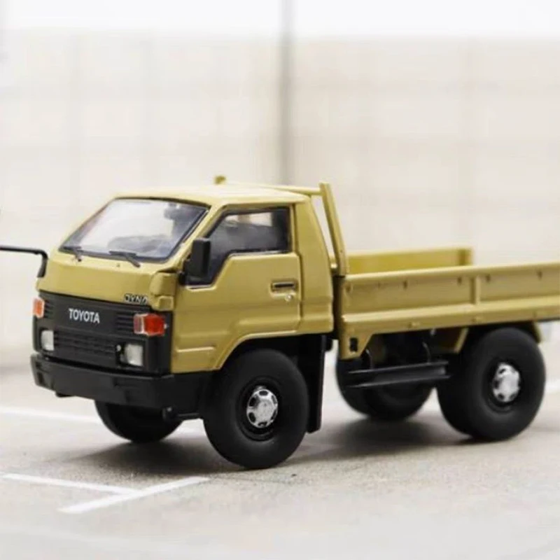 Diecast 1:64 Scale Toyota Dyna Truck Transport Vehicle Single Row Pickup Simulation Alloy Car Collectible Toy Gift Souvenir