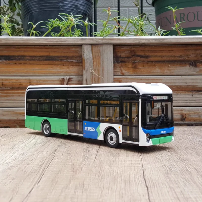 

Diecast 1:42 Scale KINWIN HTK6111GBEV Electric Bus Alloy Vehicle Model Adult Boy Hobby Collection Decoration Gift Display