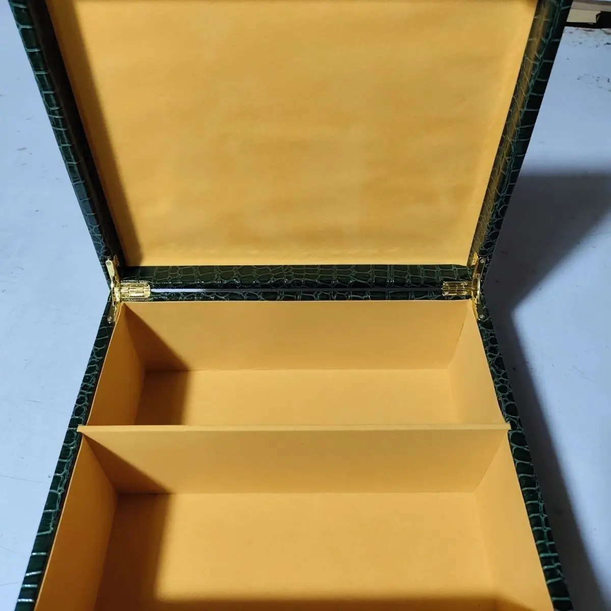 

Crocodile Pattern High-end Gift Box Shoes Box Packaging Storage Box Fit for Jewelry Belts Cosmetics 32X26.5X14CM