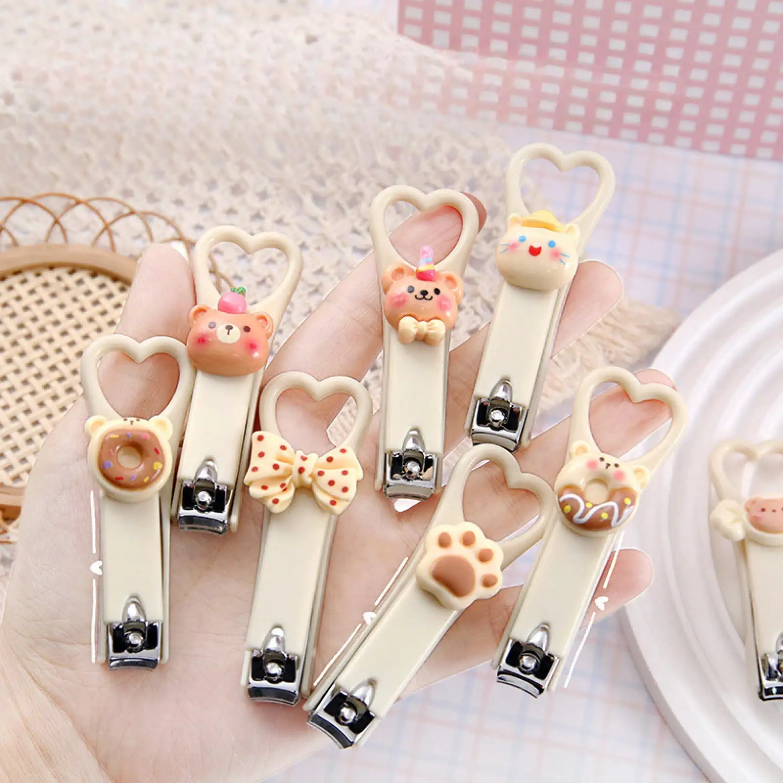 

Cute Mini Anti-Splash Nail Clipper, Single Pack, Portable Love Style, Household Nail Scissors