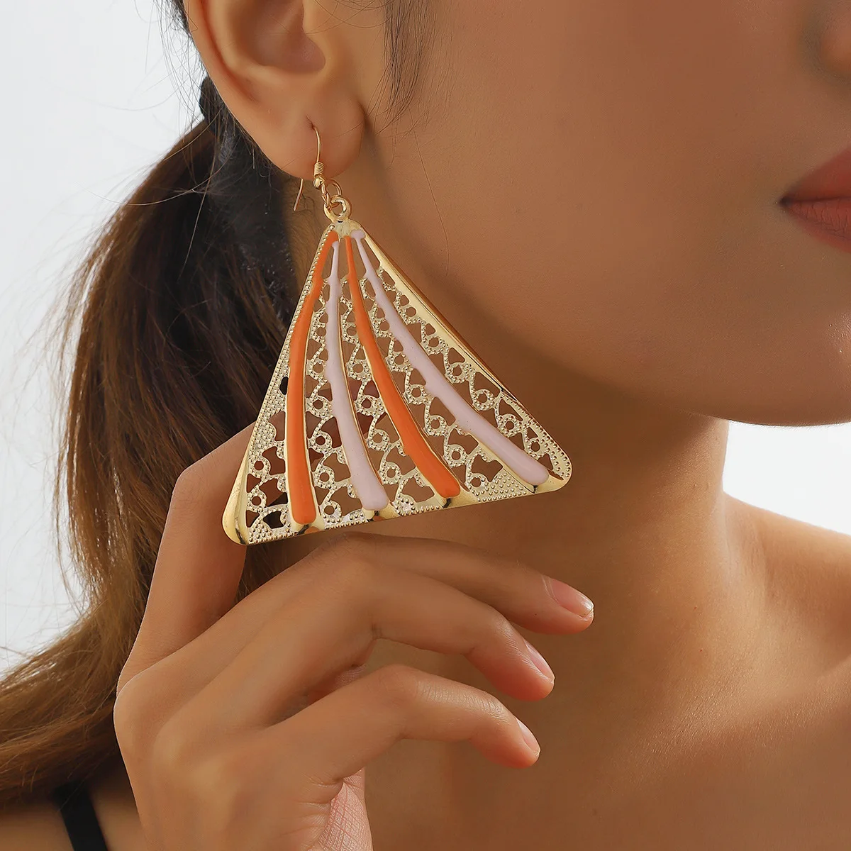 Europe and the United States cross-border love geometric hollow personality temperament light luxury high sense cold wind women'
