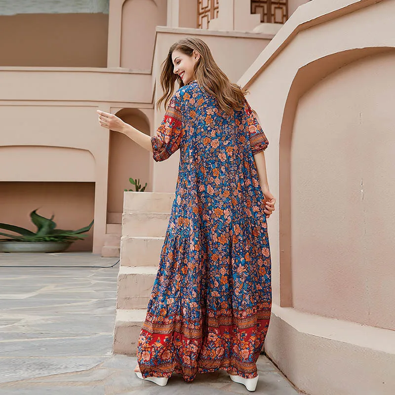 2025 Robes pour femmes de nouveau style au Moyen-Orient. Robes longues amples à manches courtes imprimées en coton et soie de style bohème.