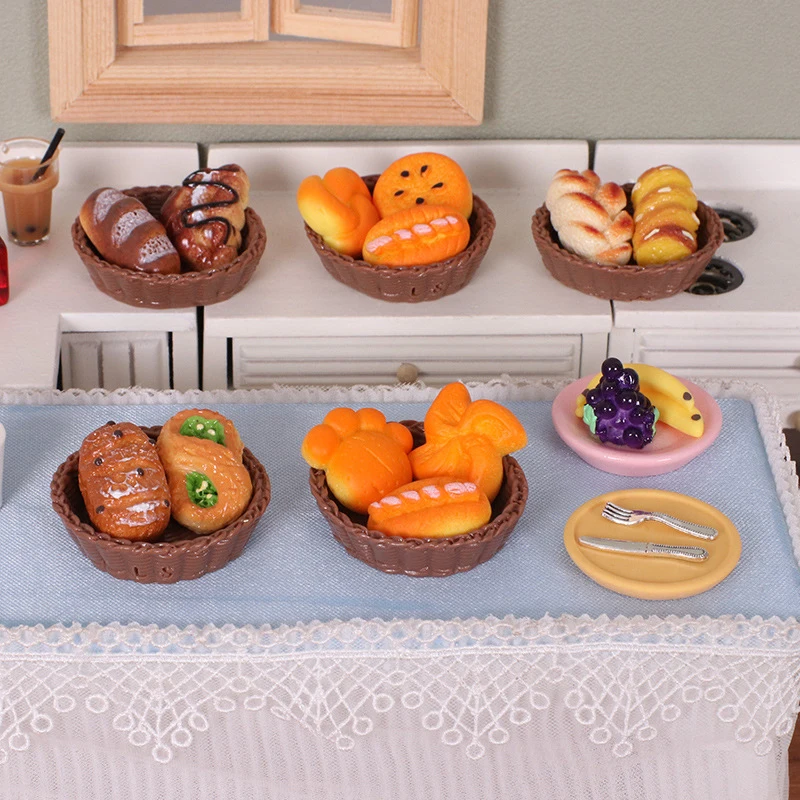 Simulation de maison de poupée, Mini pain avec panier, modèle de maison de poupée, décoration de cuisine, maison de poupées, magasin de desserts, ornements alimentaires, 1/12