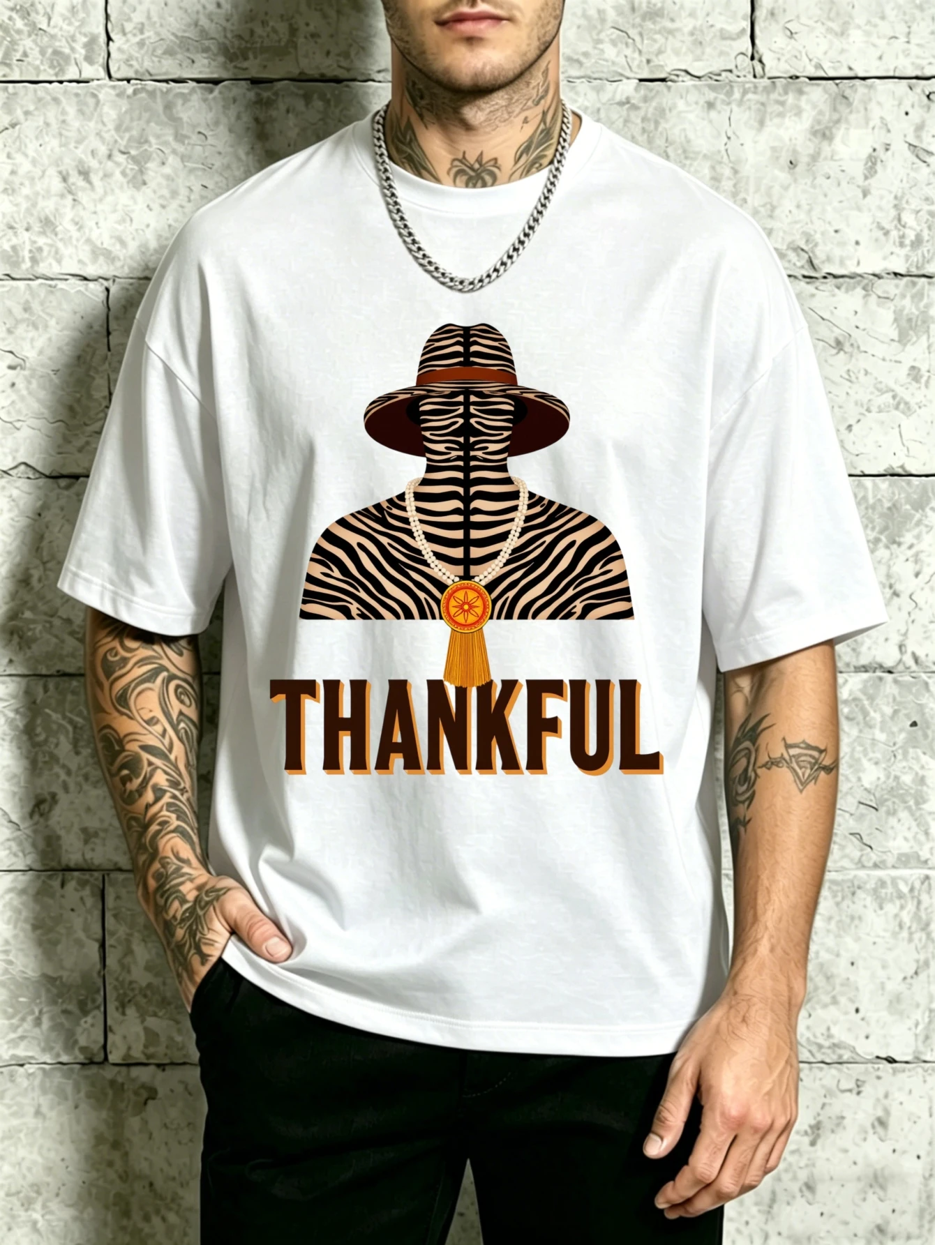 Zebra Print Hat and Pearl Necklace Design, Men's Crew Neck T-Shirt with Gratitude Text, Loose Fit, Fashionable and Versatile, Soft and Comfortable Fabric, Suitable for Everyday Wear and Holiday Gifts, Thanksgiving Theme, Autumn Season, Perfect for Family Members