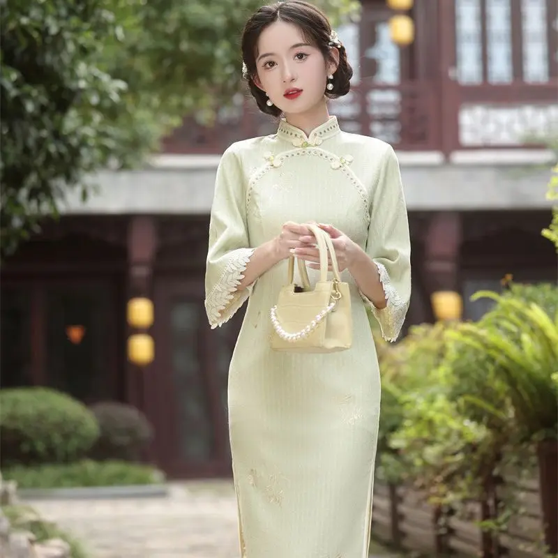 Chinese style cheongsam with large sleeves round lapel embroidered composite lace mid-length cheongsam small and fresh