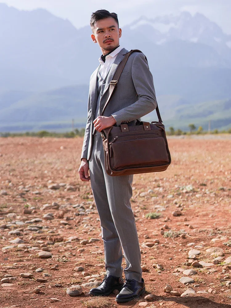 Sac à bandoulière vintage en cuir véritable pour hommes, étui à bombes, sacs à main faits à la main, ordinateur 14 pouces, designer populaire, 2024