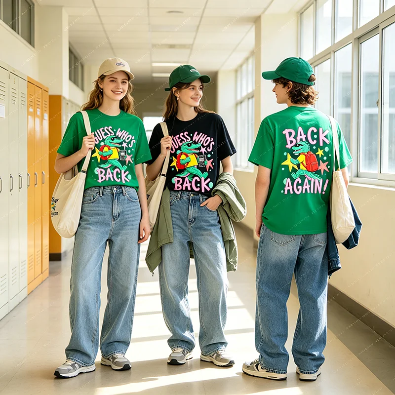 Ratet mal, wer wieder da ist: Gator Lustiges T-Shirt für Schüler und Lehrer zum Schulanfang, Y2K-Stil, beidseitig bedruckt, Grafik-Bekleidung, Neuartiges Spruch-T-Shirt – Detail 6
