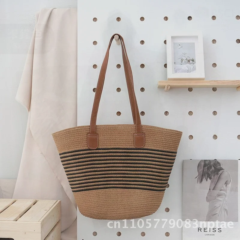 Women's Woven Straw Bag Large Capacity Summer Shoulder Tote for Commuting Portable Outdoor Sports Bag