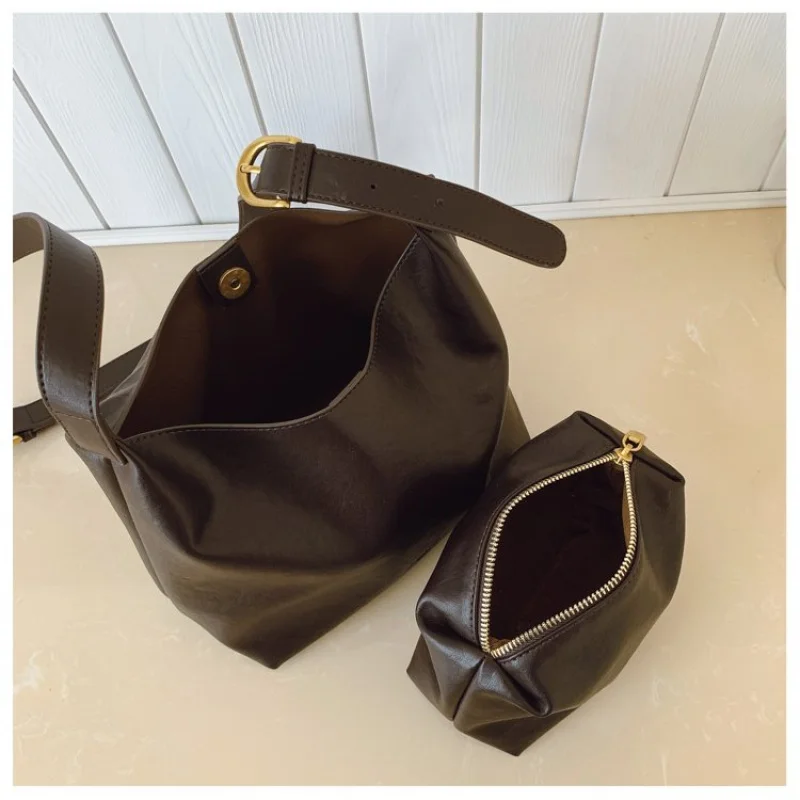 حقيبة كروس نسائية أنيقة مصنوعة من الجلد المنقوش على شكل نجمة مع مظهر يومي ناعم من القطن الأرجنتيني أنيق وواسع ​