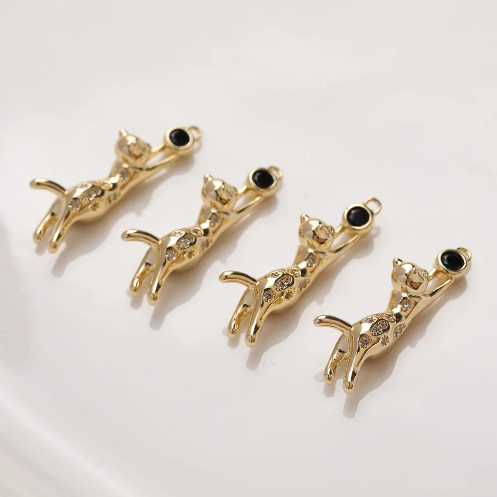 Dijes de gato de latón delicado para fabricación de joyas, 4 piezas, colgante de Animal, accesorio hecho a mano, chapado en oro de 14 quilates, 8,4x32mm