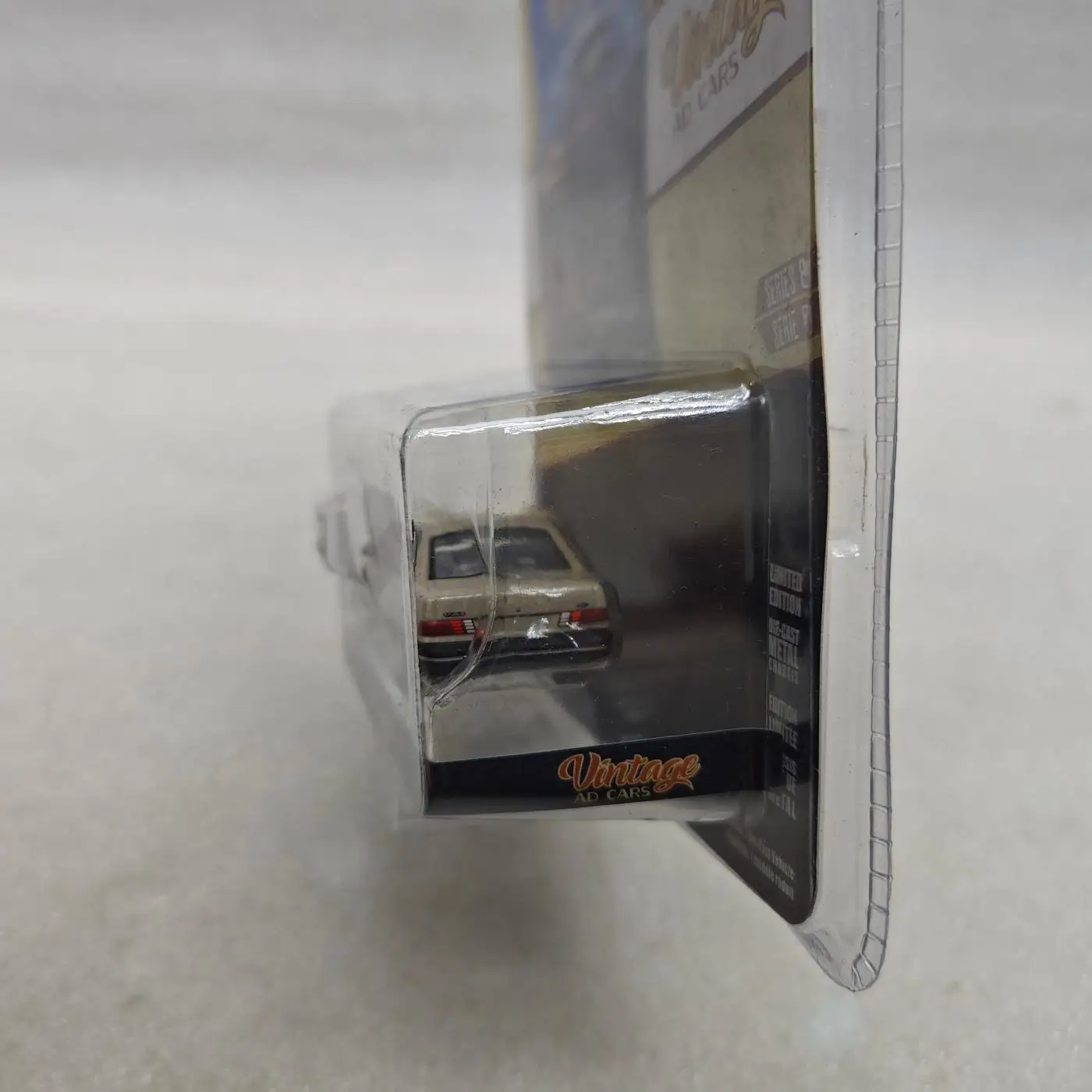 Luce verde 1:64 Retro Pubblicità Auto 1989 Ford Taurus Modello di auto in lega Articolo decorativo di fascia alta, Auto giocattolo per bambini 27